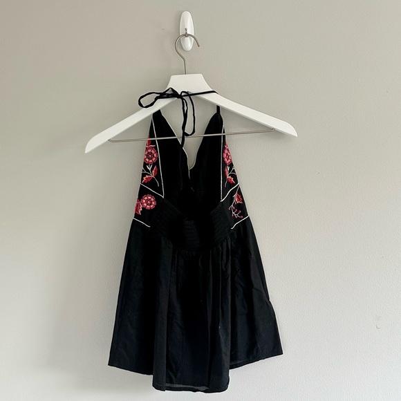 Kirra Black Red Embroidered Halter Top Size M - Picture 3 of 4